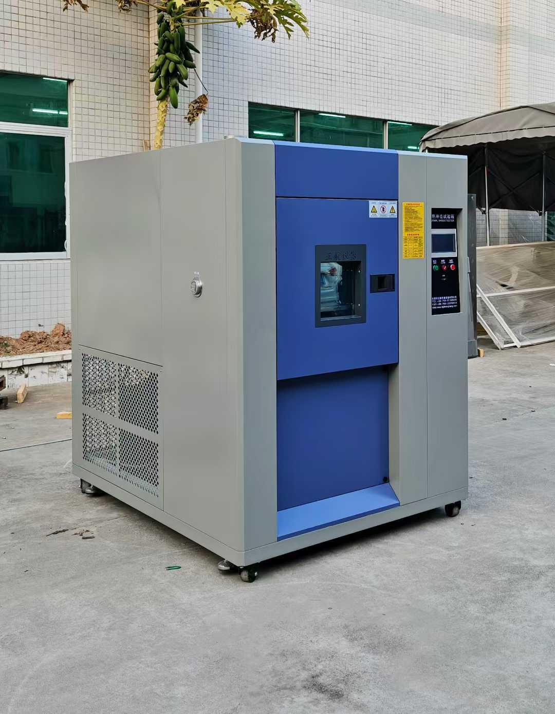 150L三箱式冷熱沖擊試驗(yàn)箱送貨深圳客戶公司